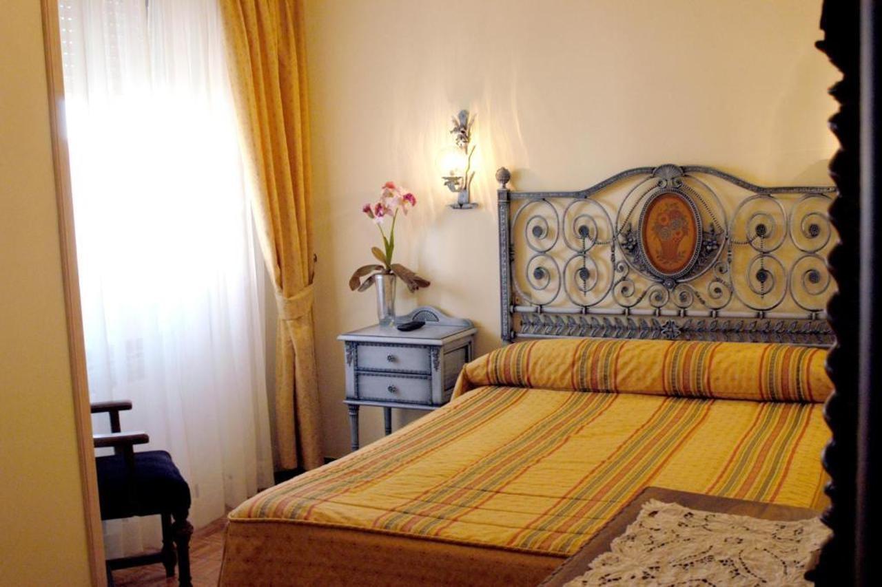 Hotel Julia Aranda de Duero Εξωτερικό φωτογραφία